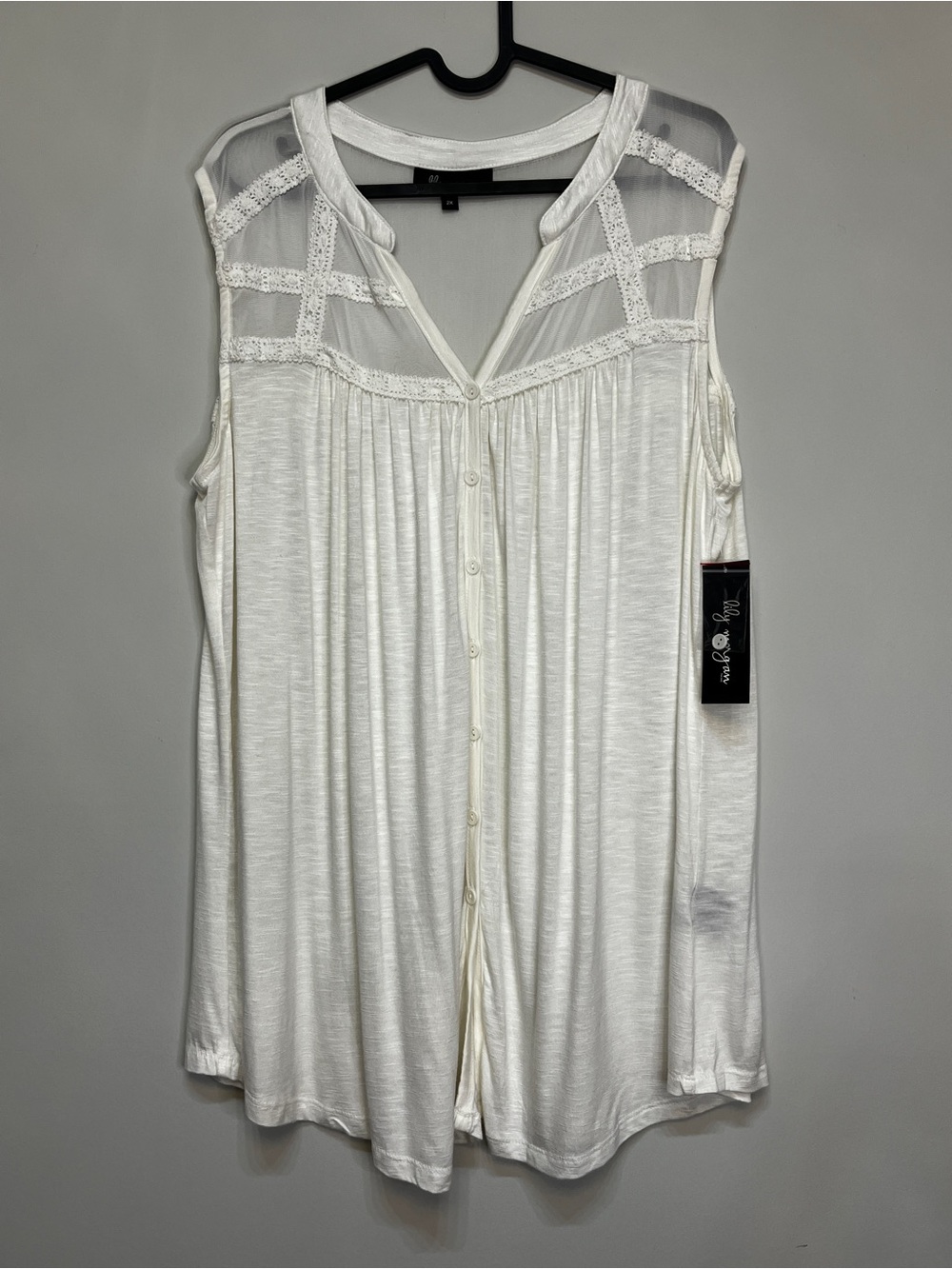 ✨2/$25✨ NWT - Sleeveless White Button-Front Lace-Trim Blouse